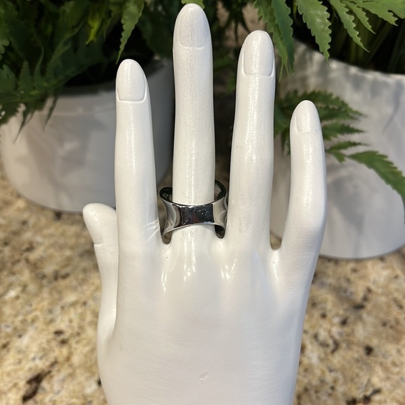 NWOT BIG and BOLD Stainless Steel Ring - Picture 5 of 8